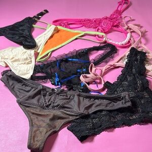 Elegant Lace and Satin Women's Intimates Set of 8️⃣